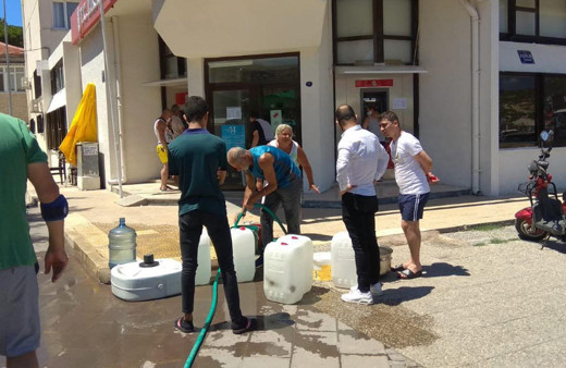 İzmir Foça'da günlerce susuz kalan vatandaş: Denizden evlerimize su taşıdık