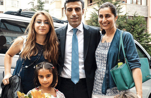 Öztürk Yılmaz eşi Özay Yılmaz kimdir kaç yaşında ne iş yapıyor?