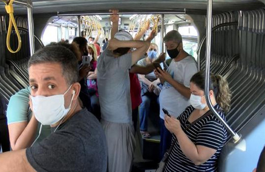 Yenibosna'da fazla yolcu alan İETT şoförüne ceza kesildi