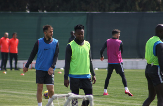 Denizlispor'da Onazi takımdan ayrıldı