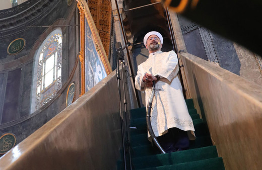 Ayasofya'da Ali Erbaş kılıçla hutbeye çıktı bunun çok özel anlamı var