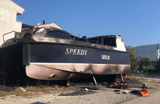 Bursa'da lüks yat alev alev yandı