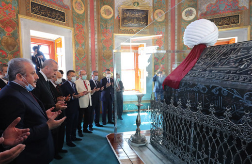 Erdoğan, Fatih'in türbesini ziyaret etti! '350 bin kişi cuma namazına iştirak etti'