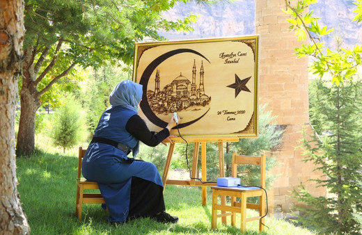 Malatya'da öğretmen Ayasofya caminin açılış sevincini tabloya işledi