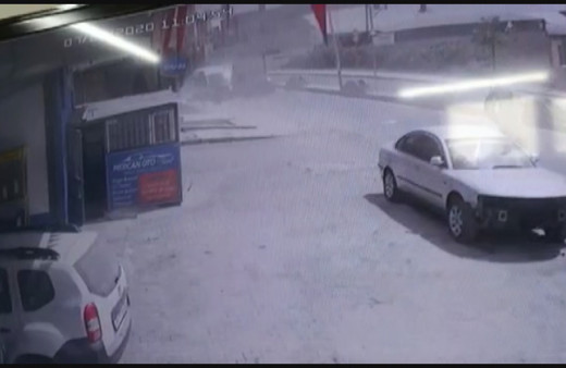 Arnavutköy'de iş yerinde patlama kamerada: 3 yaralı