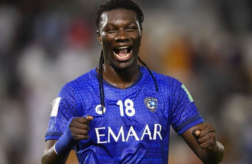 El-Hilal, Bafetimbi Gomis'in sözleşmesini 2 yıl uzattı