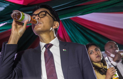 Madagaskar koronavirüse karşı geliştirdiği bitkisel karışımdan vazgeçti