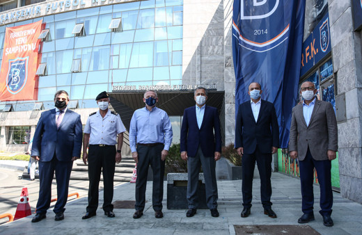 İstanbul Valisi Ali Yerlikaya'dan şampiyon Medipol Başakşehir'e ziyaret