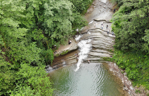 Trabzon'da yeni keşfedildi ormanın ortasında görenler büyüleniyor