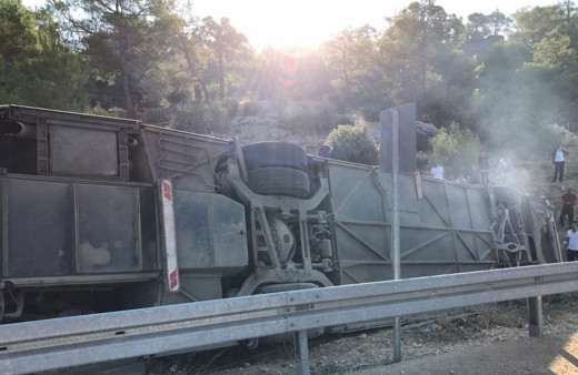 Mersin Mut'ta askerleri taşıyan otobüs devrildi: 4 asker şehit oldu, 27 yaralı var