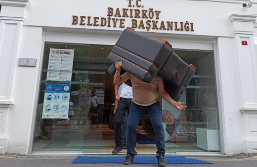 CHP'li Bakırköy Belediyesi'ne haciz! Ne var ne yok götürdüler