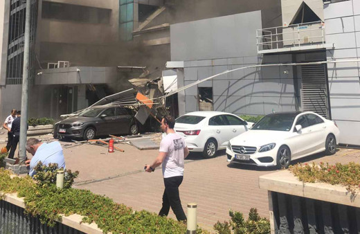 Gayrettepe'de trafoda patlama sonrası yangın