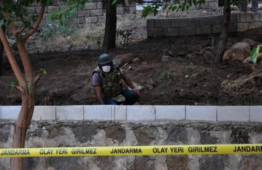 Gaziantep'te aile mezarlığında gömülü el bombası bulundu
