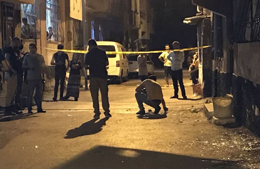 Adana'da sokağa el yapımı patlayıcı atıldı! Mahalleli yatağından fırladı