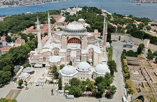 Yunan papazdan Ayasofya ve Cumhurbaşkanı Erdoğan övgüsü: Erdoğan bize ders verdi