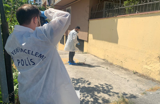 İstanbul'da kumasıyla aynı evde yaşayan kadın intihar etti