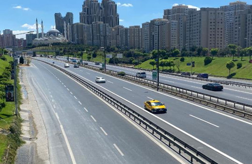 İstanbul'da bayramın ilk gününde yollar boş kaldı!