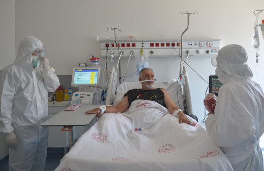 Covid-19 hastası yoğun bakımdan seslendi! Ailenizden ayrı kalmamak için...