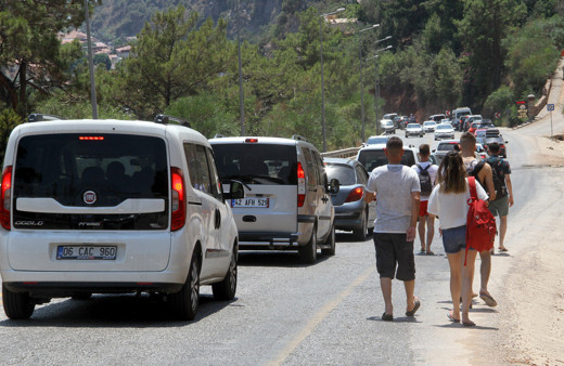 Muğla'da Ölüdeniz merakı yol yürümeyince tabana kuvvet dediler