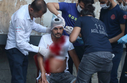 İstanbul Taksim'de değnekçi terörü! 'Oflu İsmail'in yeğeni kalbinden bıçaklandı