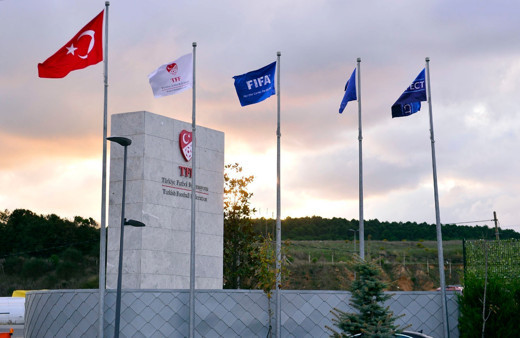 TFF Yönetim Kuruluna seçilmişti! Göztepe'deki görevinden ayrıldı