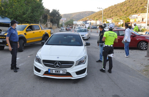 Kuşadası'na 3 günde 120 bin araç giriş yaptı