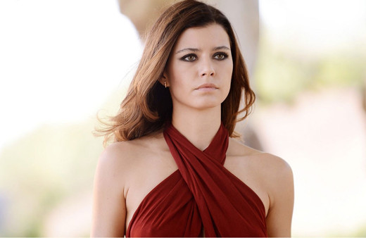 Mayosuyla paylaşım yapan Beren Saat'e ilk yorum bakın kimden geldi beğeni yağdı