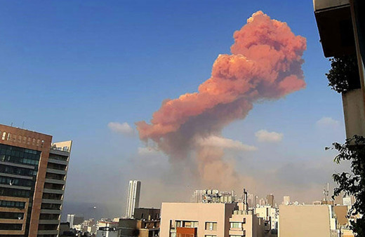 Lübnan'ın başkenti Beyrut'ta büyük patlama! Ölü ve yaralılar var