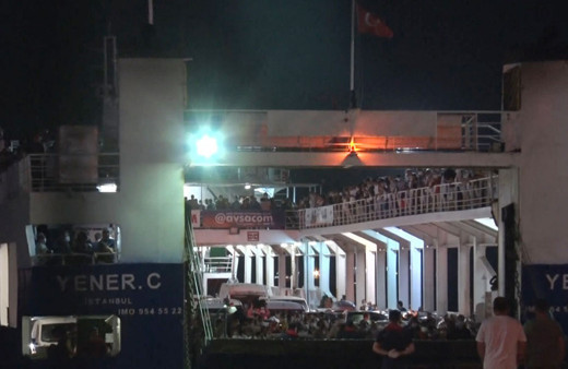 Marmara Denizi'nde arabalı yolcu feribotu arızalandı, yüzlerce yolcu mahsur kaldı