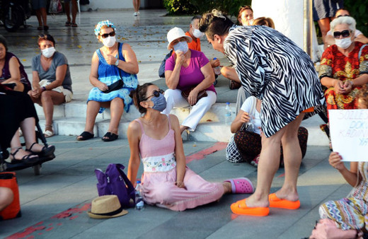 Murat Övüç kadınların eylemine katılmak istedi ancak kovuldu
