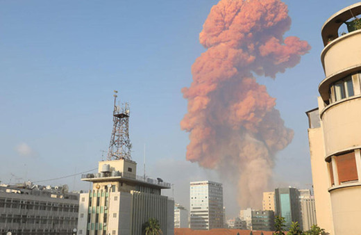 Lübnan'ın başkenti Beyrut'ta büyük patlama oldu