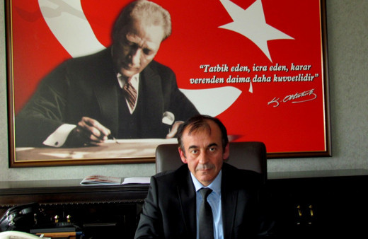 Çeşme Kaymakamı Hacı Mehmet Kara'nın başını korona ve fahiş fiyatlar yaktı