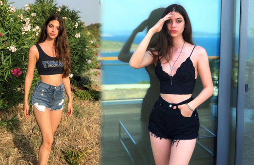 Defne Samyeli'nin kızı Derin Talu haç kolyesiyle konuşuldu mayolu pozu da olaydı