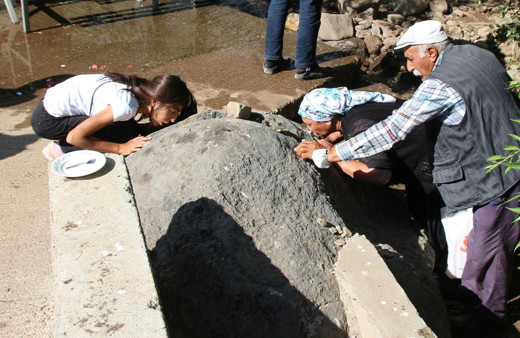 Muş'taki bu çeşmede 'Hızır'ın atının ayak izi var! Korumaya aldılar