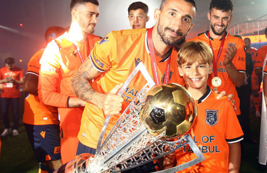 Başakşehir, Mehmet Topal ile devam kararı aldı