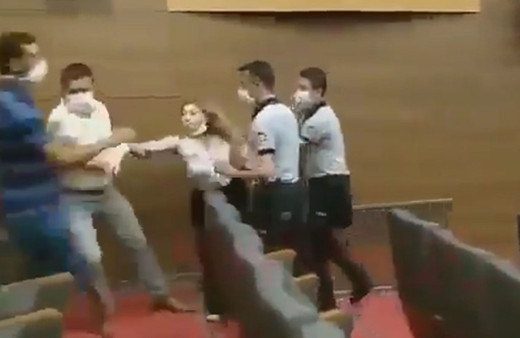 CHP'li Kırşehir Belediye Başkanı Selahattin Ekicioğlu kadın gazeteciyi darp ettirdi