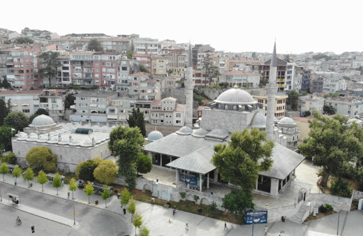 İstanbul Üsküdar'daki 472 yıllık tarihi camide tepki çeken klima görüntüsü