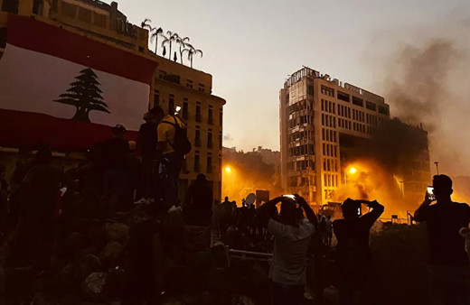 Beyrut fena karıştı! Göstericiler bakanlık binalarını bastı! 490 kişi yaralandı 1 polis öldü