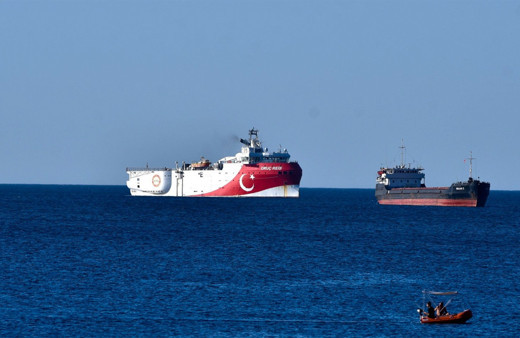 Bakan Fatih Dönmez Oruç Reis faaliyet göstereceği bölgeye vardı