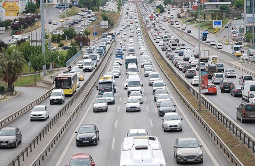 Otomobil sahiplerine trafik sigortasında indirim müjdesi! Taksit sayısı da artırıldı