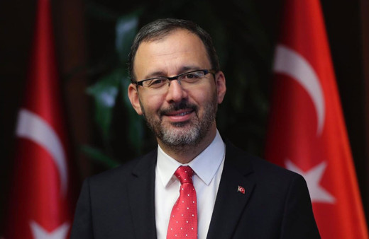 Halı sahalar yarından itibaren açılıyor! Bakan  Muharrem Kasapoğlu açıkladı