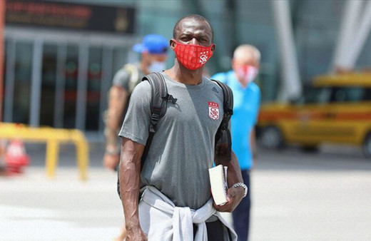 Sivasspor golcü futbolcu Arouna Kone ile yeniden anlaştı