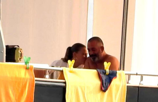 Serenay Sarıkaya ve Cem Yılmaz teknede yakalandı