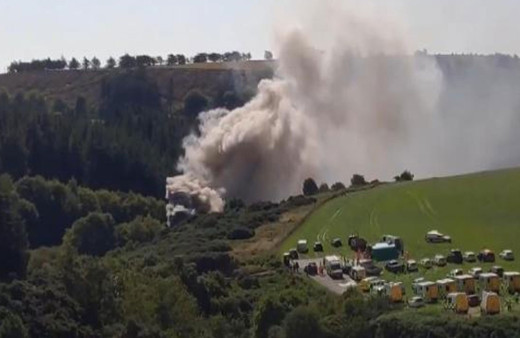 İskoçya’da yolcu treni raydan çıktı: Yaralılar var