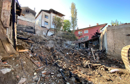 Çorum'da 4'ü çocuk 5 kişinin öldüğü yangın kümeste pürmüz yakılması sonucu çıkmış