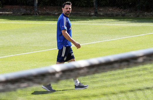 Erol Bulut'lu Fenerbahçe koşuyor deneyimli hocadan ilk jest