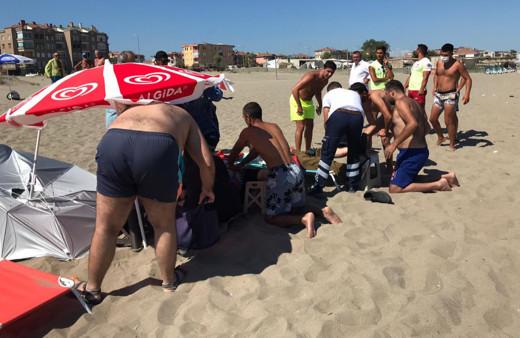 Sakarya Karasu plajında bir kişi komşularını bıçakladı