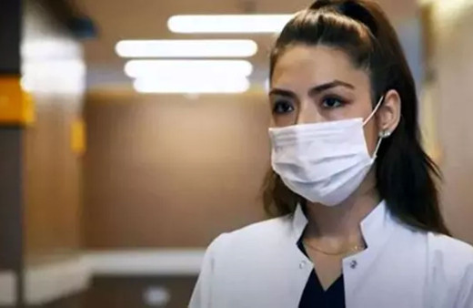 Kovid-19'a yakalanan hemşire Kübra Aslankılıç üç duyu organını kaybetti