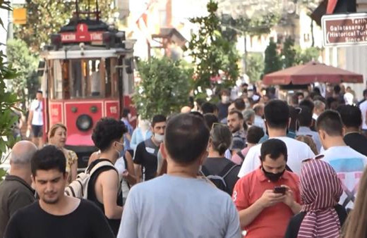 İstiklal Caddesi'nde korkutan kalabalık