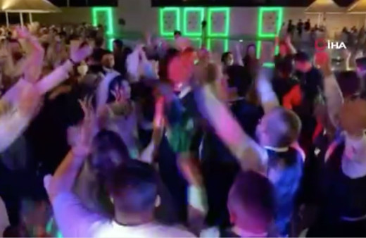 Bursa'daki düğünde koronavirüs halay çekti! Ankara'nın Bağları ile göbek attı